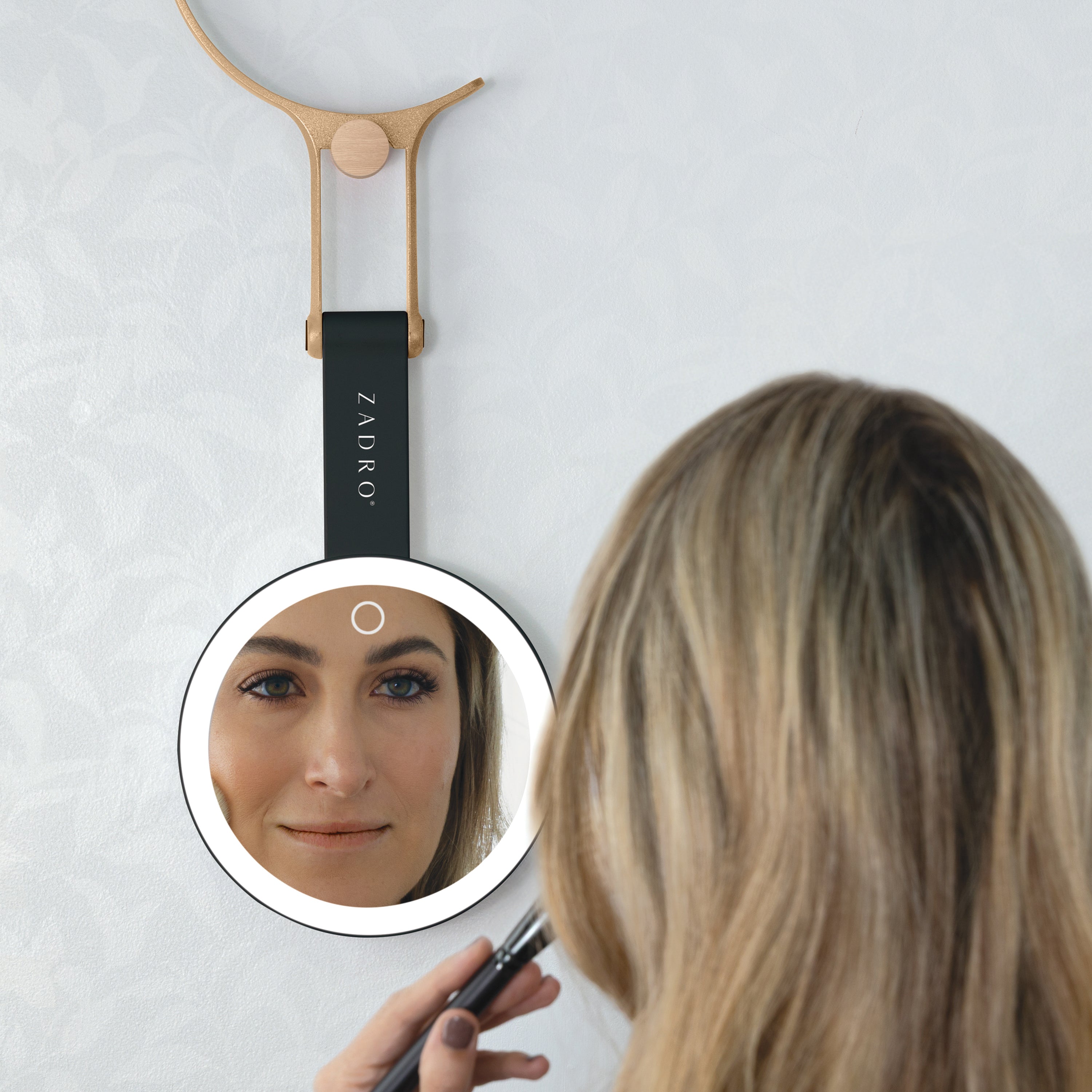 zadro-led-lighted-travel-ready-espejo-de-mano-recargable-con-aumento-10x-y-sopor image 6