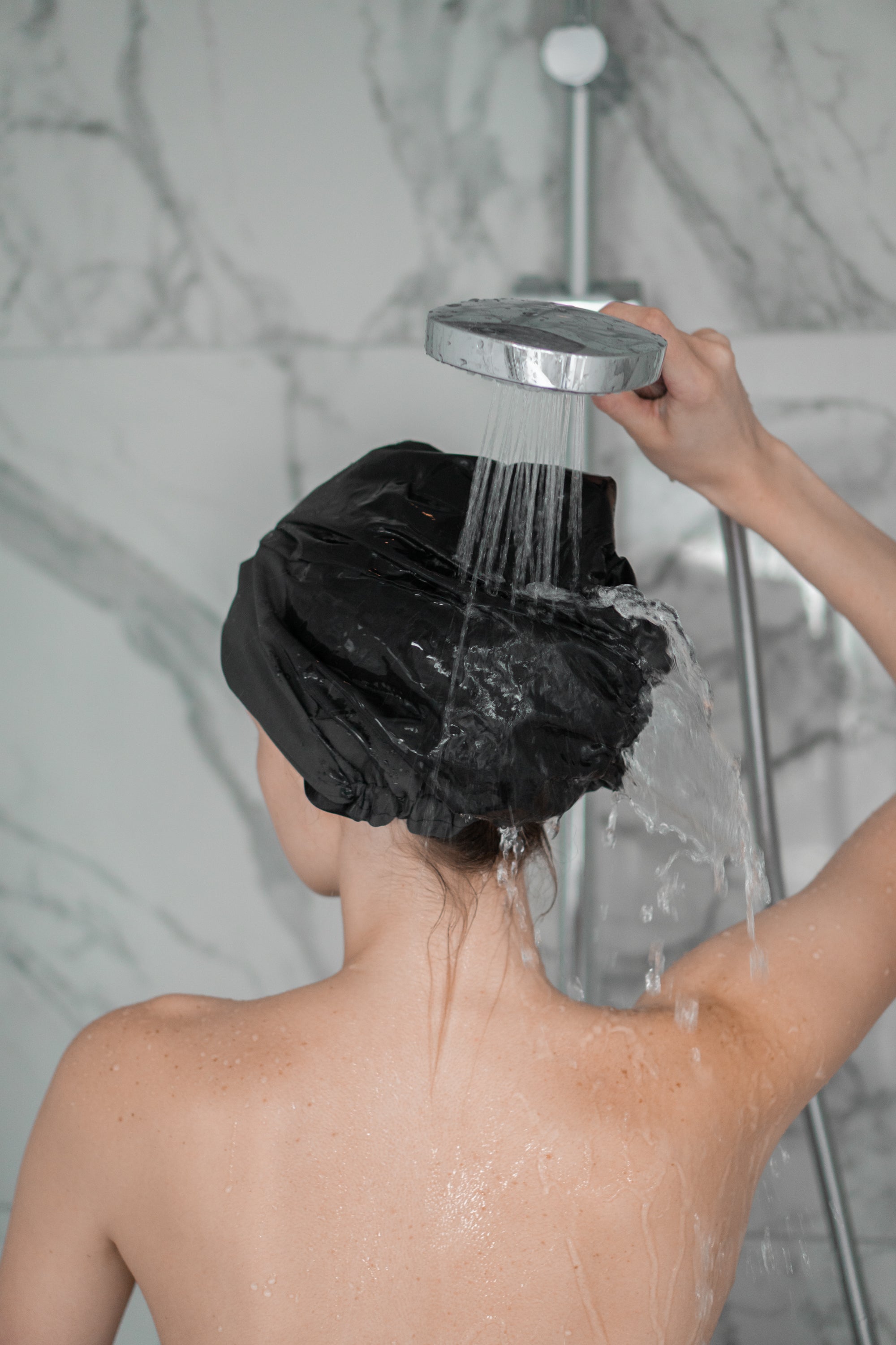 glov-hair-treatment-bonnet-2-en-1-gorro-de-ducha-con-capa-de-sat-n-para-protecci image 2