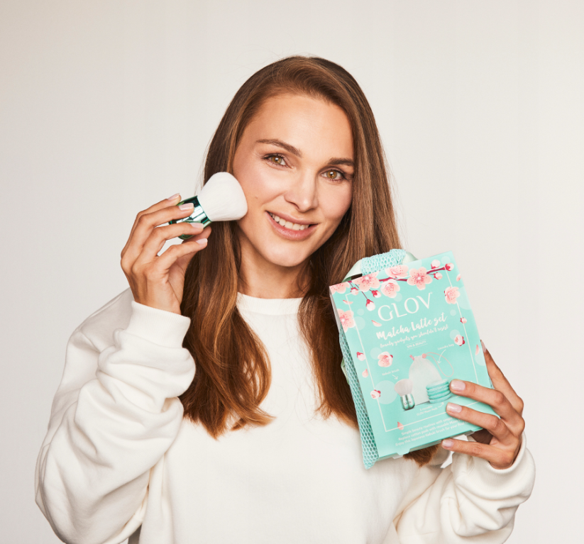 glov-set-matcha-latte-set-de-cuidado-facial-y-maquillaje-con-discos-reutilizable image 2
